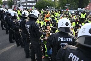 In Essen sind mehrere tausend Polizisten im Einsatz., © Henning Kaiser/dpa
